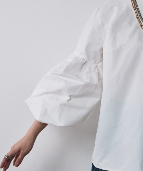 CHIC STYLE（シックスタイル）の「ボリュームスリーブブラウス＜大きいサイズ有＞シックスタイル（シャツ/ブラウス・レディース・ブラック/オフホワイト・5L/4L/3L/LL/L/M）」の17枚目の写真