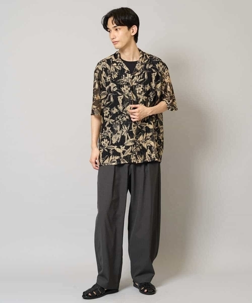 a.v.v（アーヴェヴェ）の「【洗濯機で洗える】メッシュニットダークフラワー五分袖オープンカラーシャツ（シャツ/ブラウス・メンズ・ベージュ・48/46）」の4枚目の写真