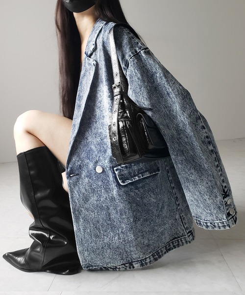 me+em select（ミームセレクト）の「【 デニムセットアップ着用可能 】ヴィンテージケミカルブリーチボーイフレンドテーラードデニムジャケット／ vintage chemical bleach boyfriend tailored denim jacket（デニムジャケット・レディース・ブラック/ブルー・2/1）」の2枚目の写真