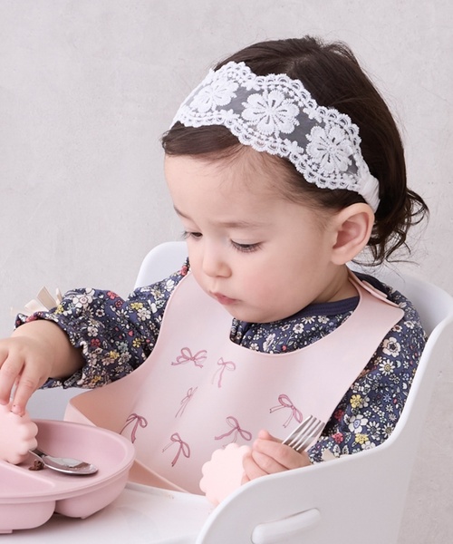 petit main（プティマイン）の「お食事シリコンBIB（マグ/哺乳瓶/お食事グッズ・キッズ・ラベンダー/ベージュ/ライトブルー/ライトピンク・F）」の15枚目の写真