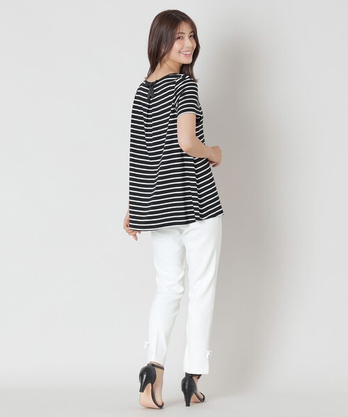 TO BE CHIC(トゥー ビー シック)の「バックリボン ボーダーチュニック(Tシャツ/カットソー・レディース・ベージュ/ブラック・40/42)」の8枚目の写真