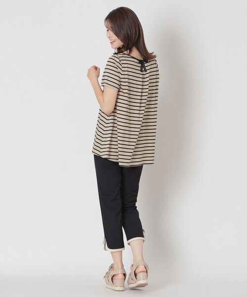 TO BE CHIC(トゥー ビー シック)の「バックリボン ボーダーチュニック(Tシャツ/カットソー・レディース・ベージュ/ブラック・40/42)」の6枚目の写真