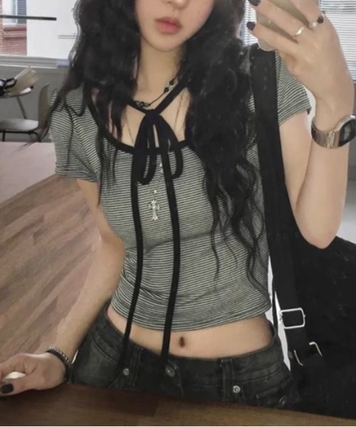 LADY LIKE（レディライク）の「チョーカー風デザインミニボーダー半袖Tシャツ（Tシャツ/カットソー・レディース・ホワイト/ピンク・M）」の6枚目の写真