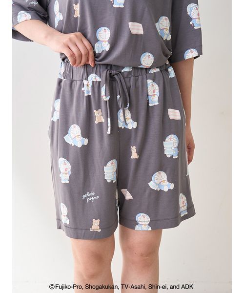 gelato pique（ジェラートピケ）の「【ドラえもん】【ユニセックス】おはようおやすみハーフパンツ（ルームウェア/パジャマ・レディース・オフホワイト/チャコールグレー・S-M/M-L）」の4枚目の写真