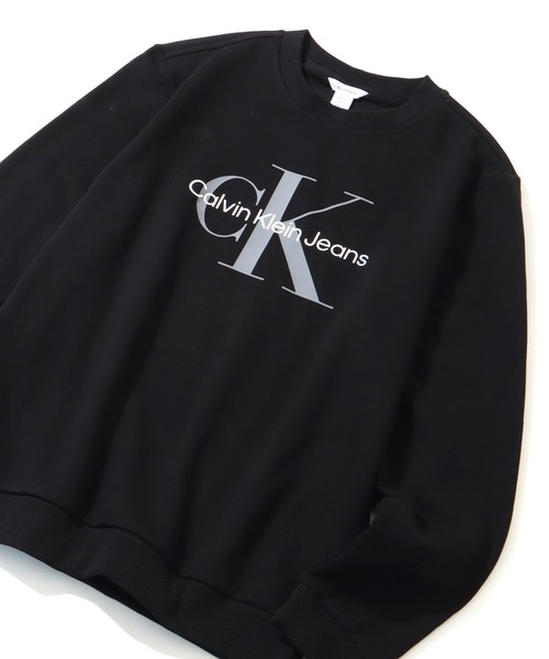 Calvin Klein(カルバン・クライン)の「【Calvin Klein/カルバンクライン】 MONOLOGO LOGO JEANS CREW NECK SWEATSHIRT/モノグラム プリント クルーネック スウェット トレーナー(スウェット・メンズ・ブラック/ホワイト・S/M/L/XL)」の1枚目の写真