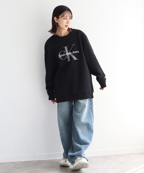Calvin Klein(カルバン・クライン)の「【Calvin Klein/カルバンクライン】 MONOLOGO LOGO JEANS CREW NECK SWEATSHIRT/モノグラム プリント クルーネック スウェット トレーナー(スウェット・メンズ・ブラック/ホワイト・S/M/L/XL)」の16枚目の写真