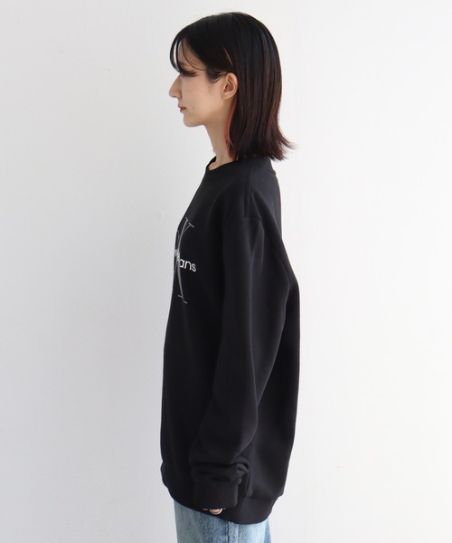 Calvin Klein(カルバン・クライン)の「【Calvin Klein/カルバンクライン】 MONOLOGO LOGO JEANS CREW NECK SWEATSHIRT/モノグラム プリント クルーネック スウェット トレーナー(スウェット・メンズ・ブラック/ホワイト・S/M/L/XL)」の14枚目の写真
