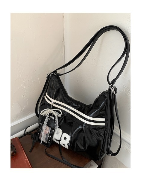 チャーム付き エナメル スポーツ Y2K ギャル 2way ショルダーバッグ