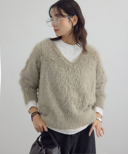 SALON adam et rope'(サロン アダム エ ロペ)の「【WEB限定】ウォッシャブル前後2WAYシャギーニットプルオーバー(ニット/セーター・レディース・チャコールグレー/ライトグレー/ベージュ系その他/イエロー系その他・FREE)」の4枚目の写真