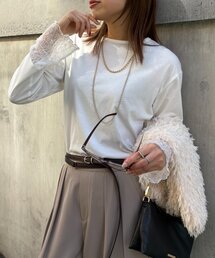 袖口レースカットソー