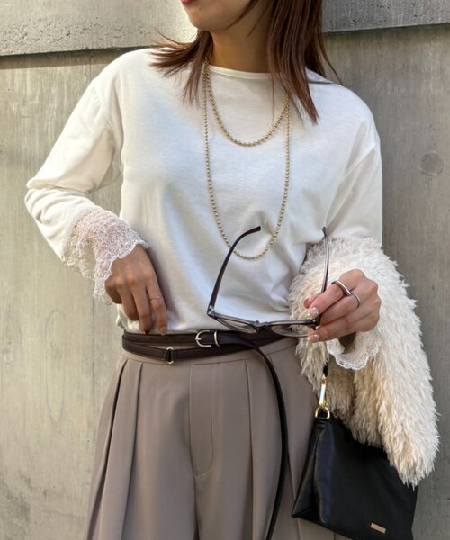 Jena espace merveilleux（ジェナ　エスパスメルヴェイユ）の「【ニットのインナーにも◎】袖口レースカットソー（Tシャツ/カットソー・レディース・オフホワイト/ブラック・FREE）」の3枚目の写真