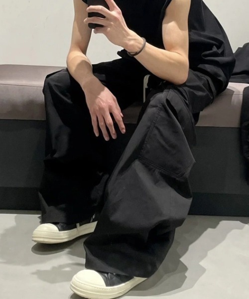 SHIBUYA Zy.(シブヤジー)の「MONOLITH UTILITYワイドカーゴパンツ(カーゴパンツ・メンズ・ブラック・L/M/S)」の3枚目の写真