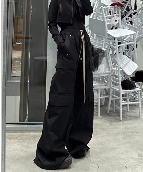 SHIBUYA Zy.(シブヤジー)の「MONOLITH UTILITYワイドカーゴパンツ(カーゴパンツ・メンズ・ブラック・L/M/S)」の2枚目の写真
