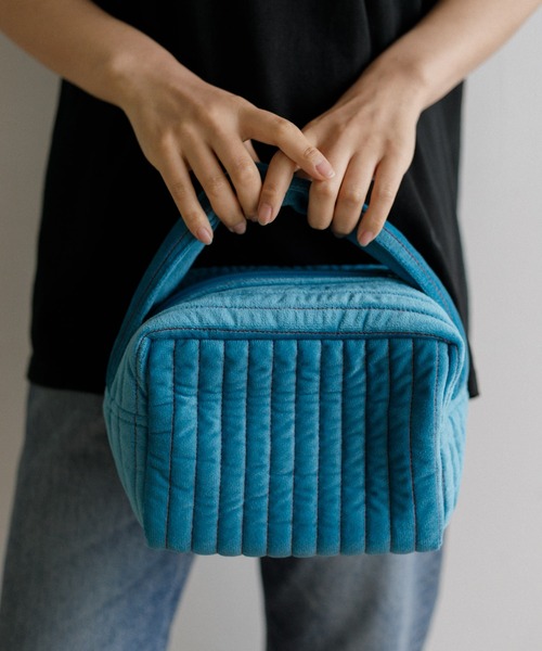beej（ビージ）の「【WOMEN】beej quilting velour cube bag（ハンドバッグ・レディース・ライトグレー/ブルー・FREE）」の2枚目の写真