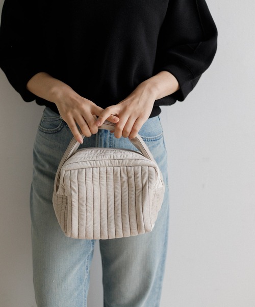 beej（ビージ）の「【WOMEN】beej quilting velour cube bag（ハンドバッグ・レディース・ライトグレー/ブルー・FREE）」の3枚目の写真