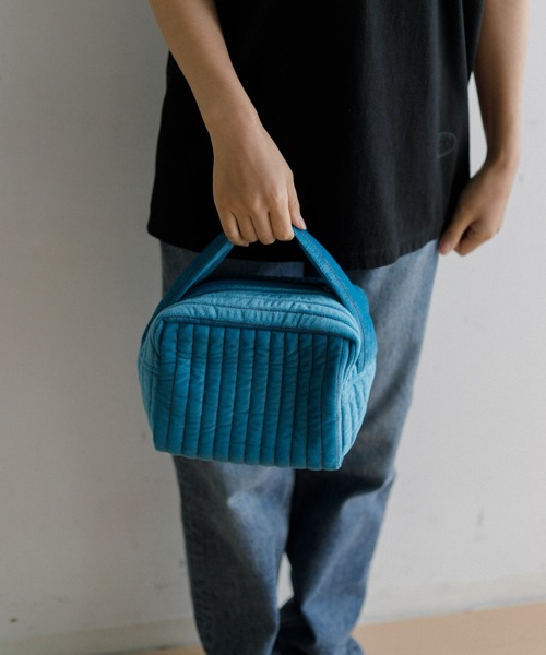 beej（ビージ）の「【WOMEN】beej quilting velour cube bag（ハンドバッグ・レディース・ライトグレー/ブルー・FREE）」の5枚目の写真