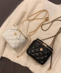 urbanfemine./ゴールドチェーン付き キルティングスクエアミニバッグ U7577