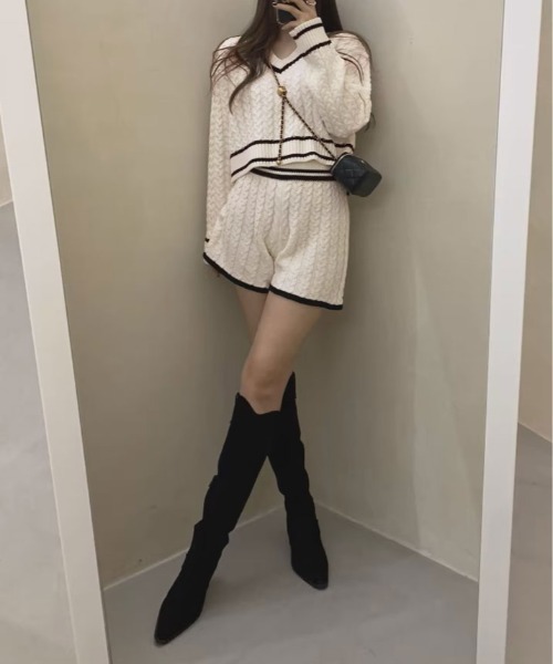 kirakiraShop(キラキラショップ)の「【2点セット】Vネック ライン ニット & ニットショートパンツ(セットアップ・レディース・ホワイト/ブラック・FREE)」の17枚目の写真
