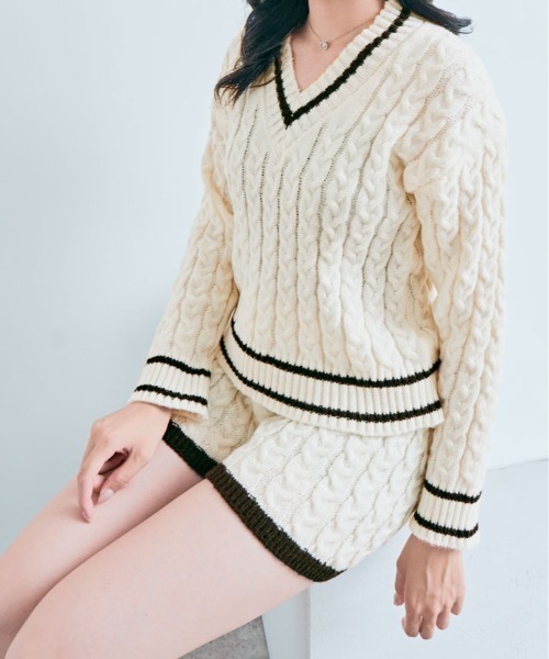 kirakiraShop(キラキラショップ)の「【2点セット】Vネック ライン ニット & ニットショートパンツ(セットアップ・レディース・ホワイト/ブラック・FREE)」の14枚目の写真