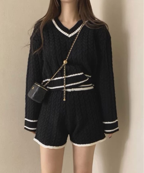 kirakiraShop(キラキラショップ)の「【2点セット】Vネック ライン ニット & ニットショートパンツ(セットアップ・レディース・ホワイト/ブラック・FREE)」の10枚目の写真