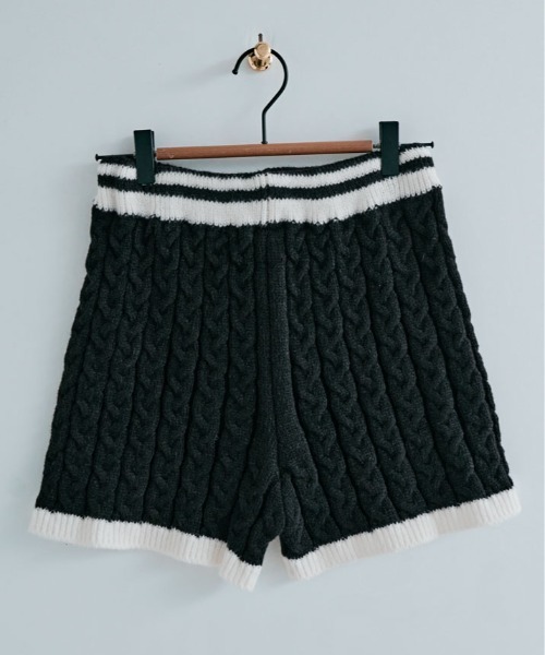 kirakiraShop(キラキラショップ)の「【2点セット】Vネック ライン ニット & ニットショートパンツ(セットアップ・レディース・ホワイト/ブラック・FREE)」の21枚目の写真