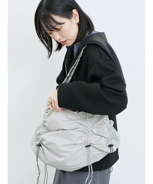 Samansa Mos2 blue(サマンサモスモスブルー)の「ナイロンシャーリングバッグ(ハンドバッグ・レディース・カーキ/ブラック/グレー・F)」の5枚目の写真
