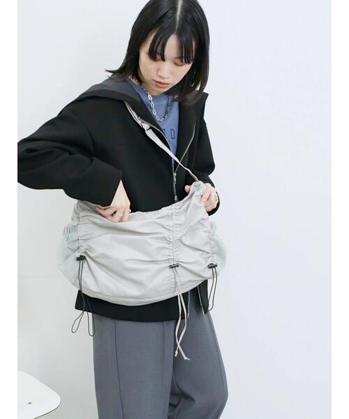 Samansa Mos2 blue(サマンサモスモスブルー)の「ナイロンシャーリングバッグ(ハンドバッグ・レディース・カーキ/ブラック/グレー・F)」の7枚目の写真