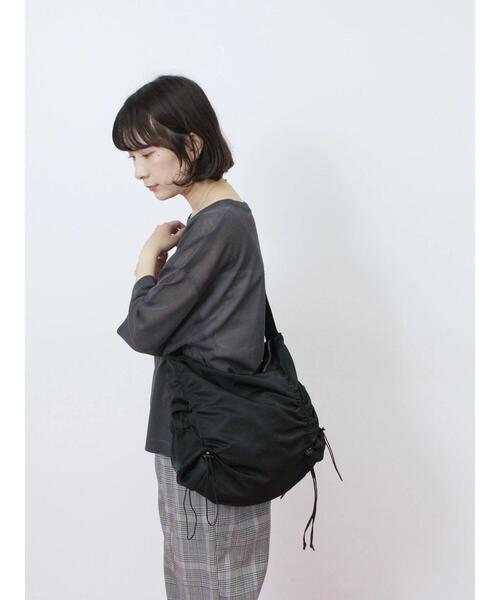 Samansa Mos2 blue(サマンサモスモスブルー)の「ナイロンシャーリングバッグ(ハンドバッグ・レディース・カーキ/ブラック/グレー・F)」の16枚目の写真