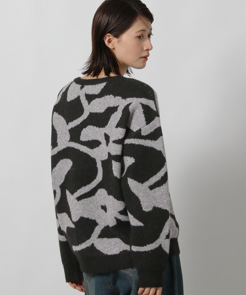 LAKOLE（ラコレ）の「花柄ジャガードニットプルオーバー / 593442（ニット/セーター・レディース・ブラック/アイボリー/グレー/ボルドー・FREE）」の10枚目の写真