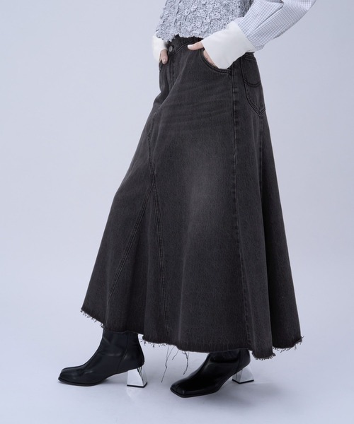 HARE（ハレ）の「【井手上漠さん着用/Lee×HARE】Leeデニムスカート（デニムスカート・レディース・ブルー/ブラック・SMALL/MEDIUM）」の2枚目の写真