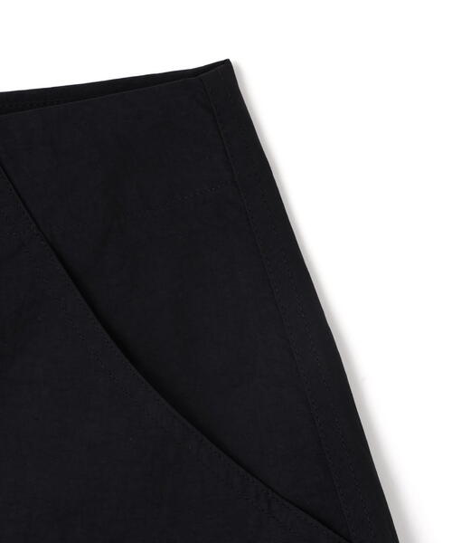 L.H.P（エルエイチピー）の「NACHE/ナチェ/PINTUCK NYLON PANTS BLACK（その他パンツ・レディース・ブラック・1/2）」の4枚目の写真