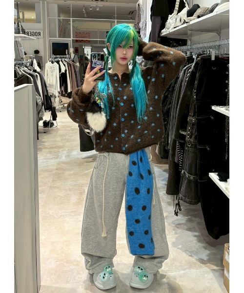 Never mind the XU / Chikashitsu+（ネバーマインド ザ エックスユー / チカシツプラス）の「【Nerd out XU】dot muffler Knit cardigan / 【ナードアウトエックスユー】ドットマフラーニットカーディガン <着用動画あり>（カーディガン/ボレロ・メンズ・ブラウン・ONE SIZE）」の13枚目の写真