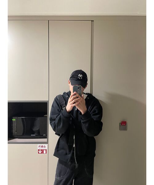 WOOALONG(ウアロン)の「Signature hood zip-up - BLACK(パーカー・レディース・ブラック・SMALL/MEDIUM/LARGE)」の8枚目の写真