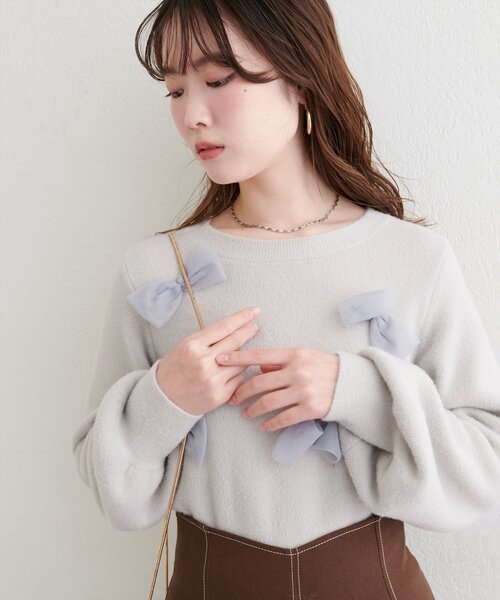 natural couture（ナチュラルクチュール）の「ランダムリボンニットプルオーバー（ニット/セーター・レディース・ライトグレー/チャコールグレー/アイボリー・FREE）」の7枚目の写真