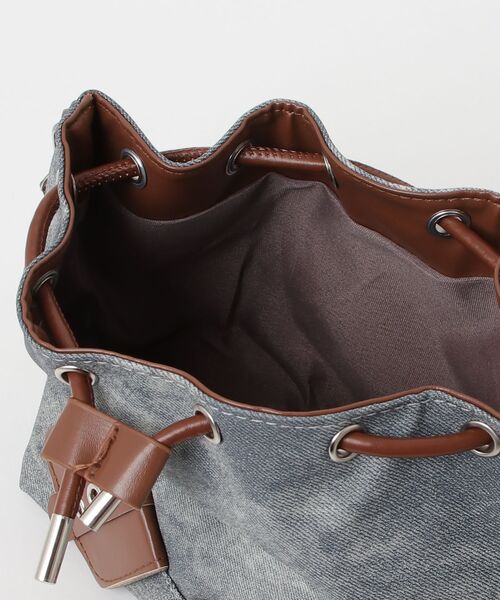 gossip!ロサンゼルス(ゴシップロサンゼルス)の「テディチャーム付き 巾着型ショルダーバッグ(ハンドバッグ・レディース・カーキ/チャコールグレー/ブルー・FREE)」の6枚目の写真