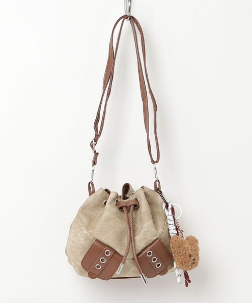 gossip!ロサンゼルス(ゴシップロサンゼルス)の「テディチャーム付き 巾着型ショルダーバッグ(ハンドバッグ・レディース・カーキ/チャコールグレー/ブルー・FREE)」の9枚目の写真