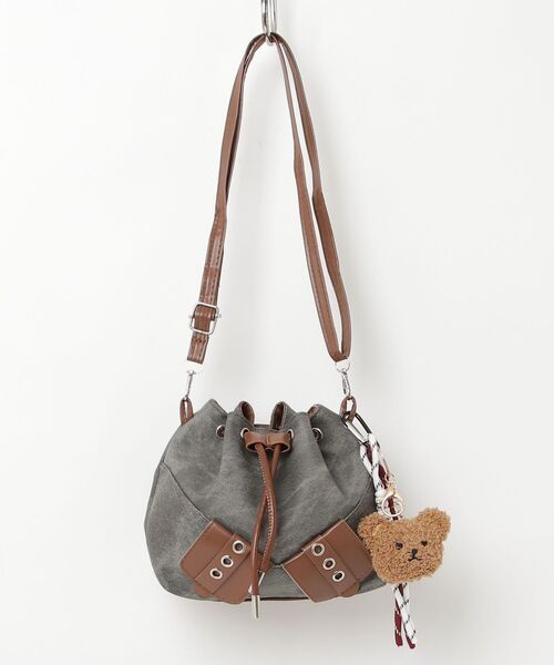 gossip!ロサンゼルス(ゴシップロサンゼルス)の「テディチャーム付き 巾着型ショルダーバッグ(ハンドバッグ・レディース・カーキ/チャコールグレー/ブルー・FREE)」の11枚目の写真
