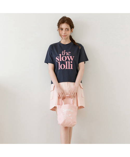SLOWLOLLI(スローローリ)の「Slow logo crop t-shirt_2 Colors(Tシャツ/カットソー・レディース・ネイビー/ホワイト・FREE)」の1枚目の写真