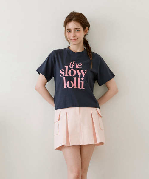 SLOWLOLLI(スローローリ)の「Slow logo crop t-shirt_2 Colors(Tシャツ/カットソー・レディース・ネイビー/ホワイト・FREE)」の3枚目の写真