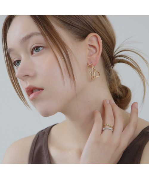 DIEUAMOUR（ディユーアモール）の「リエンワンタッチピアス（ピアス（両耳用）・レディース・イエローゴールド/ホワイトゴールド・FREE）」の3枚目の写真