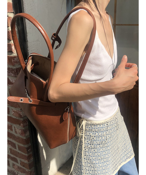 DENU（デヌ）の「[アウトレット] NOA BAG [BROWN SILVER]（ショルダーバッグ・レディース・ブラウン・FREE）」の2枚目の写真