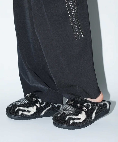 TOGA PULLA（トーガ　プルラ）の「【TOGA PULLA/トーガプルラ】Knit slip-on TOGA×SUBU/ニットスリッポン/スブコラボレーション（スリッポン・レディース・ネイビー/ブラック・0/1）」の4枚目の写真