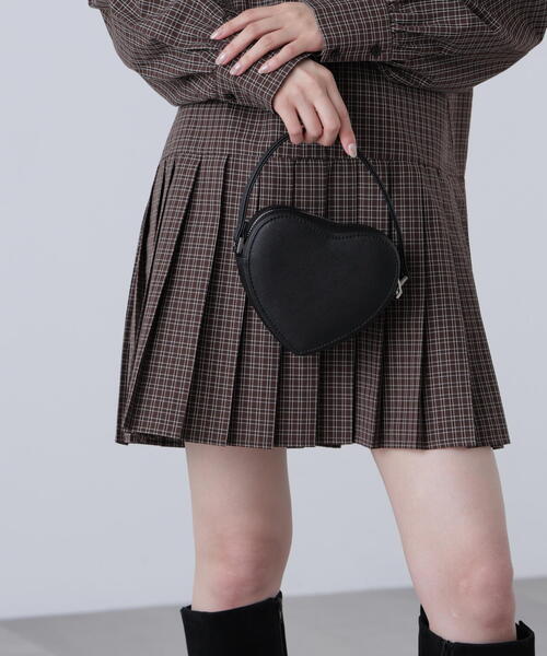 FREE'S MART（フリーズマート）の「ハートミニショルダーバッグ（ショルダーバッグ・レディース・ブラウン/ブラック/シルバー・ﾌﾘ-）」の4枚目の写真