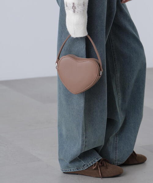 FREE'S MART（フリーズマート）の「ハートミニショルダーバッグ（ショルダーバッグ・レディース・ブラウン/ブラック/シルバー・ﾌﾘ-）」の2枚目の写真