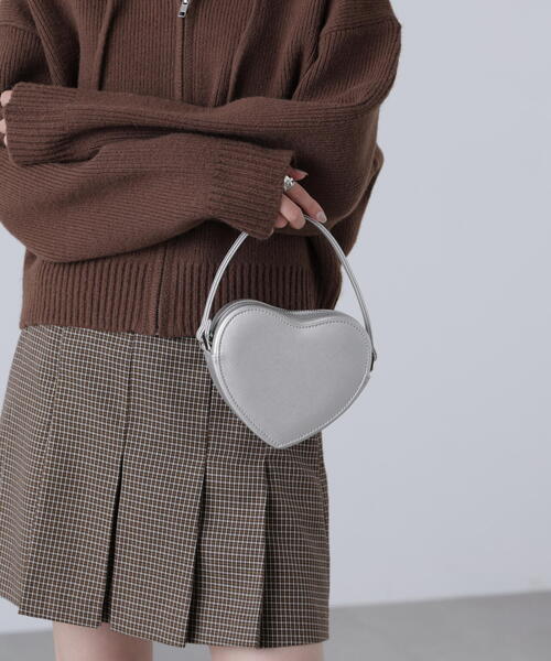 FREE'S MART（フリーズマート）の「ハートミニショルダーバッグ（ショルダーバッグ・レディース・ブラウン/ブラック/シルバー・ﾌﾘ-）」の3枚目の写真