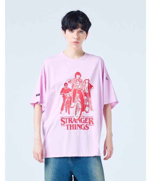 Little sunny bite(リトルサニーバイト)の「『Little sunny bite』stranger things x little sunny bite graphic big tee(Tシャツ/カットソー・レディース・ピンク/ブラック・SMALL/MEDIUM)」の2枚目の写真