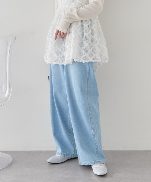 earth music&ecology（アースミュージックアンドエコロジー）の「【2026SS】スタッズデニムパンツ（デニムパンツ・レディース・ライトインディゴブルー/ブルー系その他・S/M）」の5枚目の写真