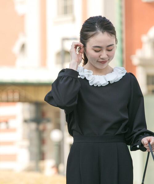 URBAN RESEARCH ROSSO WOMEN（アーバンリサーチ　ロッソ）の「『WEB限定』コサージュカラー2WAYブラウス（シャツ/ブラウス・レディース・オフホワイト/ブラック系その他・FREE）」の2枚目の写真