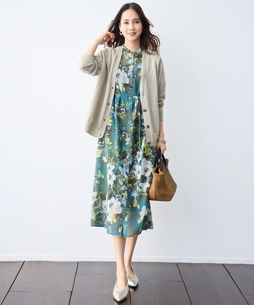 自由区(ジユウク)の「ボタニカルプリント ワンピース(シャツワンピース・レディース・ベージュ系6/ピーコックグリーン系6・48/46/44)」の3枚目の写真