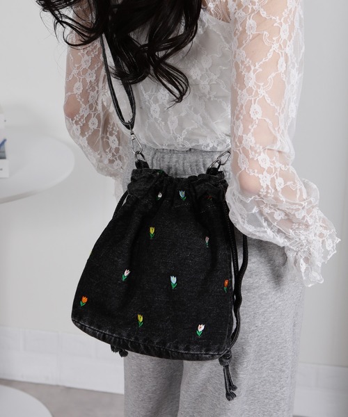 セール】チューリップ刺繍 デニム 巾着 ショルダーバッグ（ショルダー